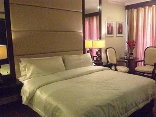 Лоисас Сьютс