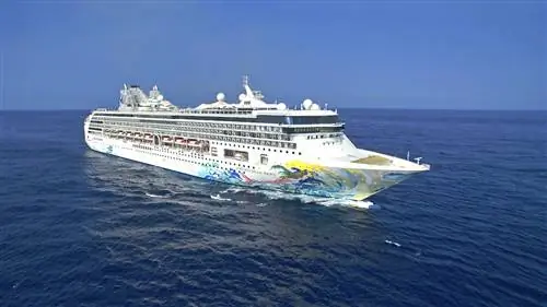 Dream Cruises, первая в мире круизная линия, возобновившая работу после закрытия глобальной круизной индустрии из-за пандемии