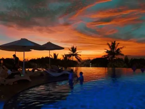 Закат в отеле Sheraton Kuta Bali у бассейна