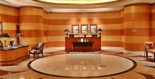 Маркеры социального дистанцирования Sheraton Manila Bay