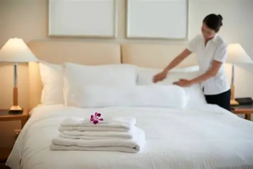 В рамках программы Safe Spaces корпорации Discovery Hospitality дезинфицирующие средства Lysol будут использоваться для дезинфекции помещений в отелях и курортах Discovery до и после каждого использования в соответствии с протоколами безопасности и санитарии, чтобы обеспечить самые высокие стандарты гостеприимства и заботу о безопасности гостей.