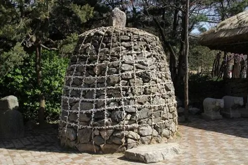Традиционный каменный курган
