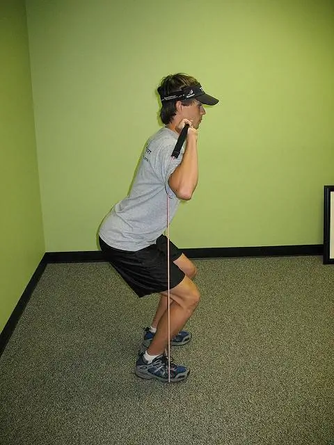 Упражнение с эспандером для путешественников