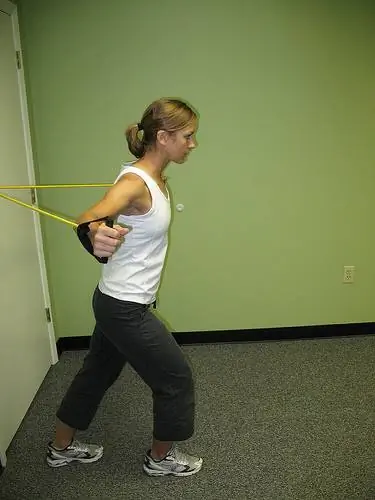 Легкое упражнение с эспандером