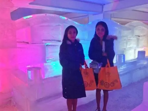 Карла Альферес и Синз Солон в Сноуолке