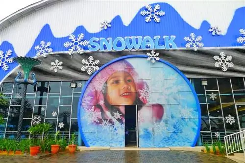 SnoWalk, испытайте снегопад в Малайзии