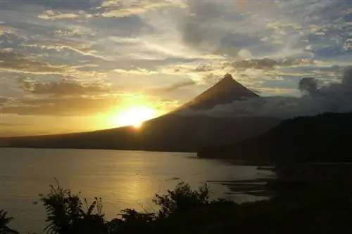 Майон Вулкан Мисибис Закат