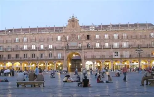 Чрезвычайно известная Пласа-Майор Саламанки.