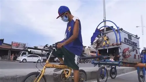 Санта на велосипеде: познакомьтесь с Bike Camper JBelo, который ездит на педалях по городу, чтобы радовать детей