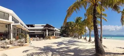 Обширный пляж Discovery Shores на Боракае.