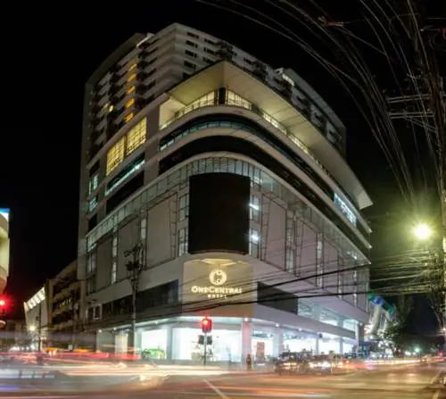 Фасад отеля One Central