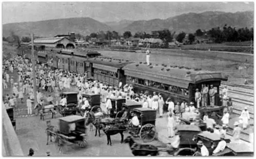 Поезд Fiesta на вокзале Себу с 1200 пассажирами, 1914 г., источник из годового отчета Филиппинской железной дороги за 1914 г.