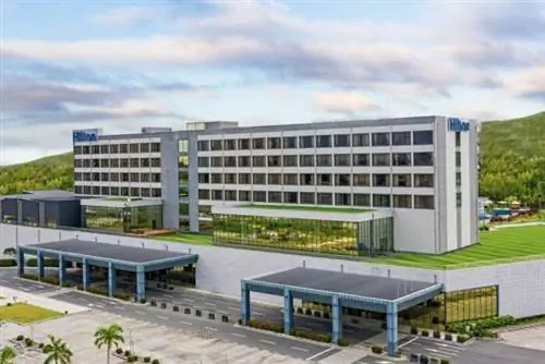 Фасад отеля Hilton Clark Sun Valley Resort