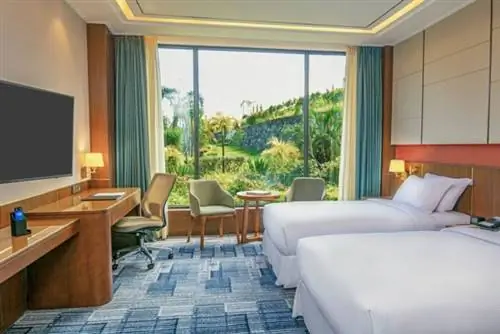 Номер Твин в отеле Hilton Clark Sun Valley Resort