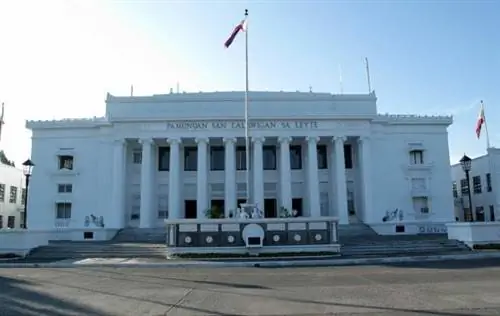 Фотография Капитолия провинции Лейте через Wikimedia Commons