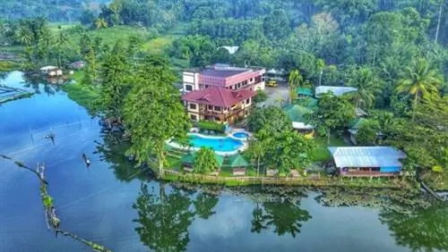 Курорт Sunrise Garden Lake на озере Себу