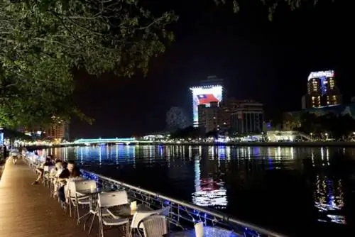 Река любви ночью