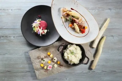 Летнее угощение - белая спаржа в Cucina Hong Kong