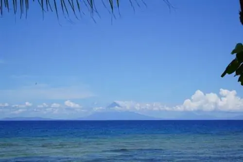 Вид на вулкан Майон с пляжа Батаг