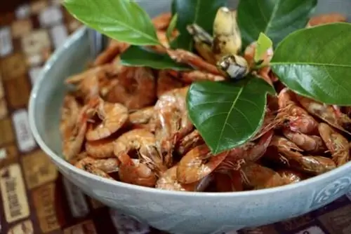 Креветки на пару с чесноком