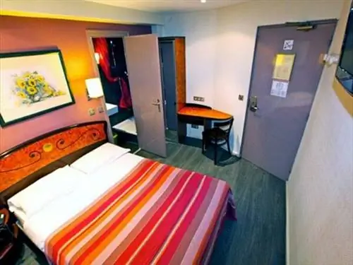 Хостел Plug Inn, Париж, Франция