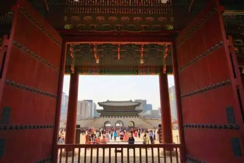 Путеводитель по дворцу Кёнбоккун