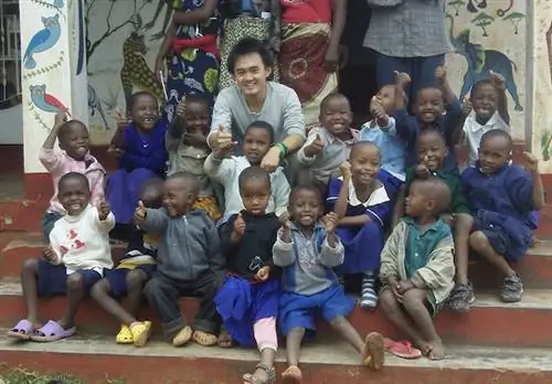 Брен и его класс в Танзании