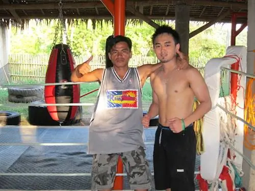 С моим учителем филиппинского бокса на Боракае.