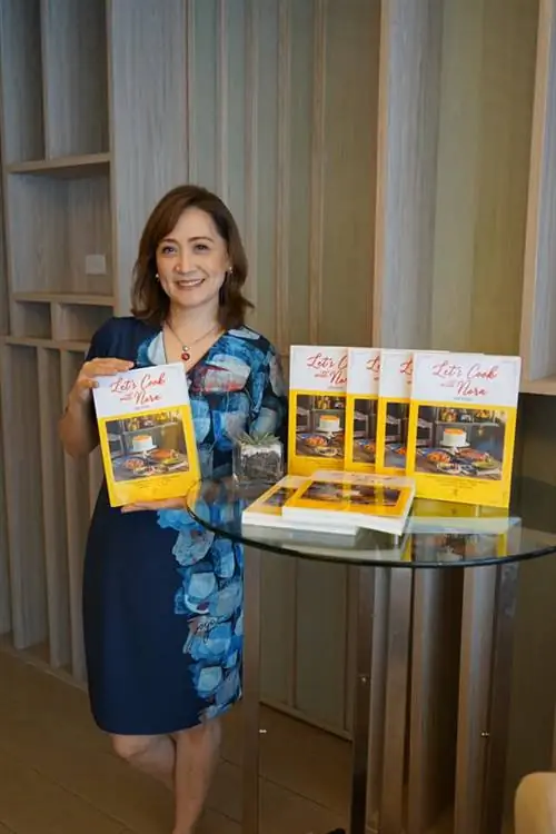 Книга издательства Anvil «Приготовим с Норой» в редакции Нины Даза-Пуят, дочери покойной кулинарной иконы Норы Даза