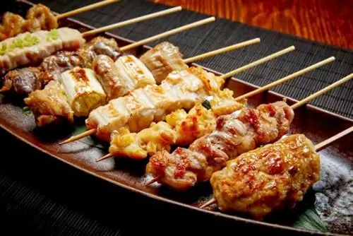 Как и грили «якитори», фирменным блюдом KIDO являются куриные шашлычки якитори.