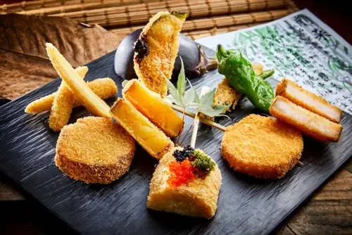 В меню также есть жареные во фритюре шашлычки «кусикацу», популярные фавориты со всей Японии.