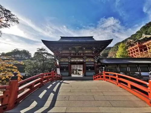 Вход в храм Ётоку Инари