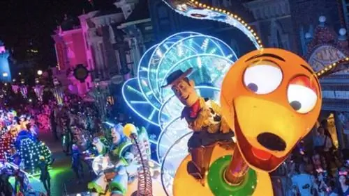Фотография Disney Paint the Night Parade через HK Disneyland