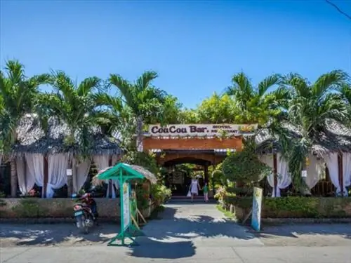 Coucou Bar Hotel and Restaurant Resort