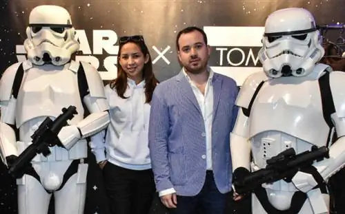 Руководители Toms Philippines Маритес Суртида и Карло Пуллини