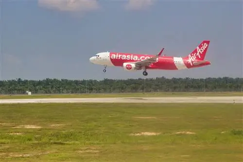 Обновления рейсов: полеты AirAsia нормализуются после извержения вулкана Тааль