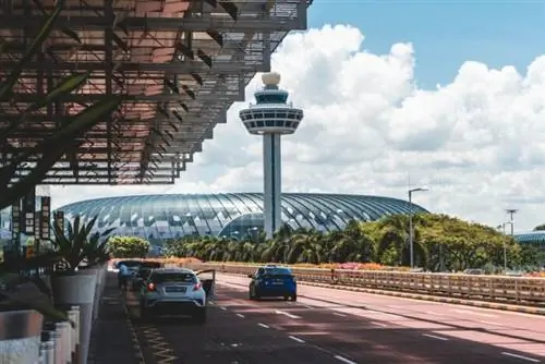 Jewel Changi соединен со всеми терминалами аэропорта Чанги.
