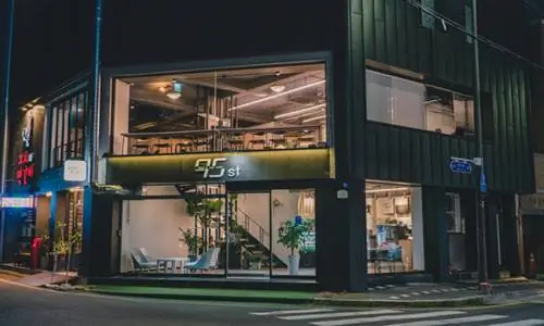Улица кафе Тонмёндон