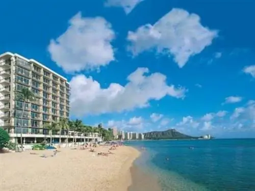 Пляжный курорт Outrigger Reef Waikiki недалеко от Гонолулу