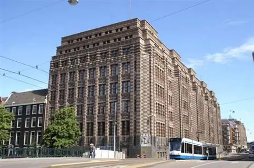 Городские архивы Амстердама в Википедии