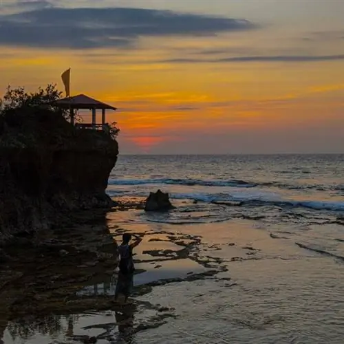 Закат на пляже Сурип