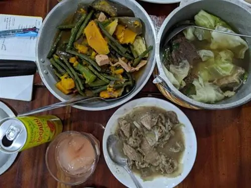 Кинигтот, пинакбет и булало с соком гуавы от Locally.