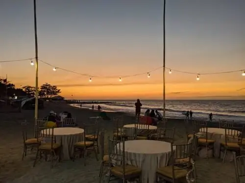 Наш прекрасный пляжный ужин в отеле Kahuna Resort