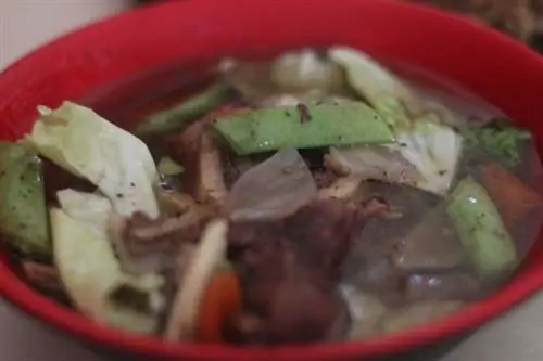 Калле Сарагоса или Калле Z в Таклобане известна множеством роскошных блюд, но их бестселлером является булало. Суп насыщенный вкус, мясо мягкое и нежное, а костный мозг божественный. Находясь в Таклобане, обязательно загляните на улицу Calle Z и поразитесь их потрясающим булало.