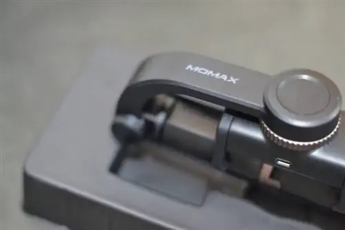 Устройство можно использовать как подвес для телефона, штатив и палку для селфи.