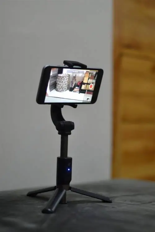 Пример снимка стабилизатора для смартфона Momax Selfie Stable