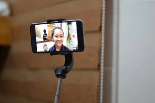 Пример селфи-снимка с использованием стабилизатора для смартфона Momax Selfie Stable