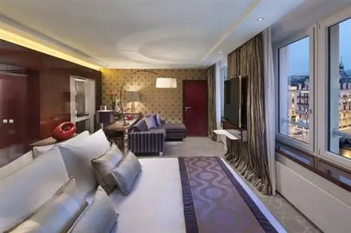 Номер с видом на отель Mandarin Oriental в Женеве