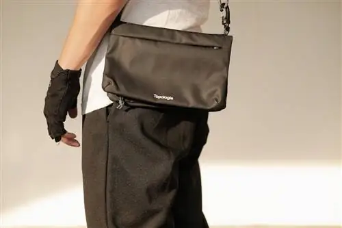 Обзор: Сухая сумка через плечо Fold Saccoche от Topologie