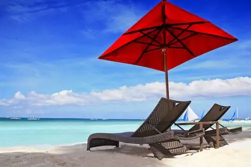 The District Boracay - Пляжные шезлонги с обслуживанием